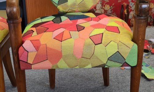 Modernisation chaise colorée par L'atelier Artisanal Sète