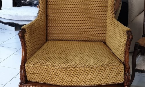 Fauteuil à  oreille remis à  neuf à Sète Métropole